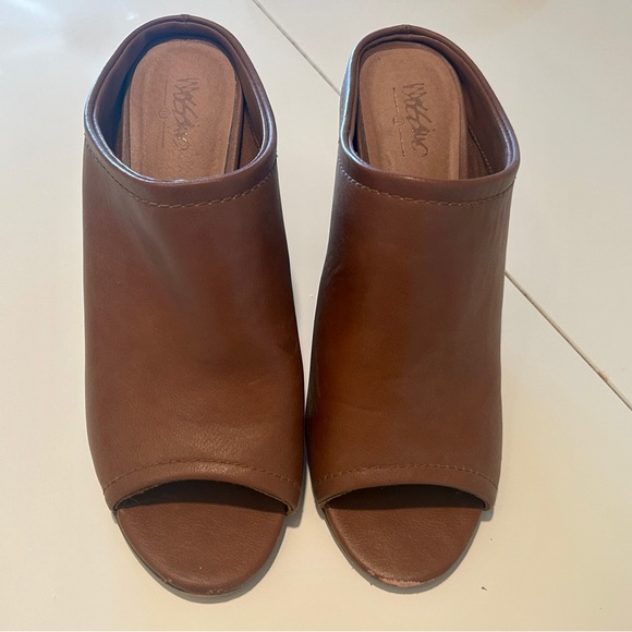 Mission Block Heel in Saddle Brown - Picture 4 of 4